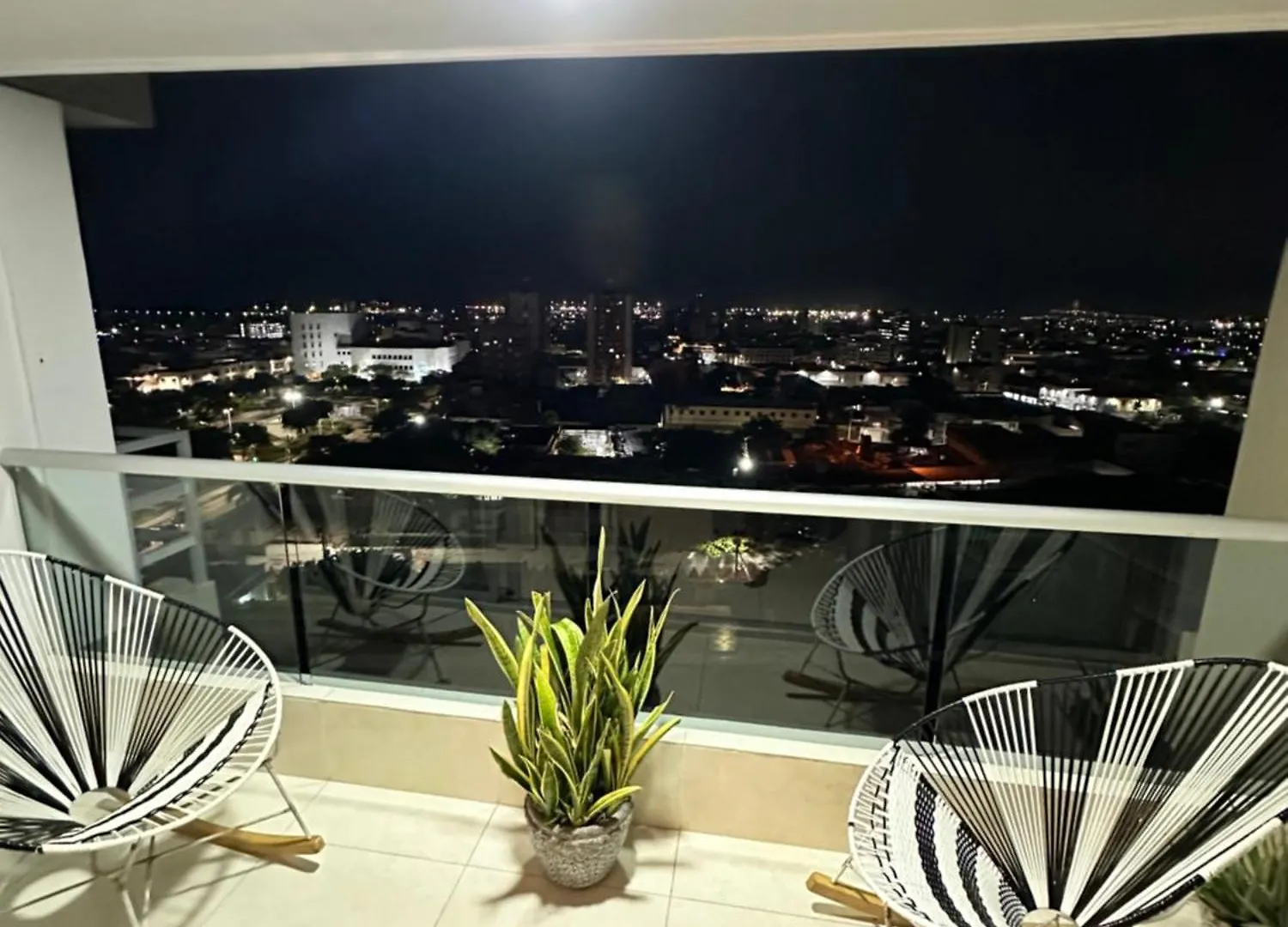 Apartamento Exclusivo En El Norte Barranquilla Amoblado ,3 Parqueadero Privados ,3 Habitaciones Privadas Con Aire Acondicionado Recepcion 24 Horas Piscinas Gym Vista Al Rio Apartman